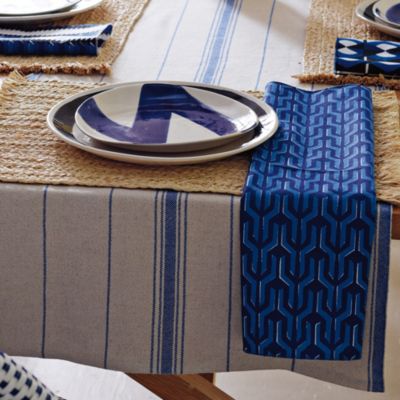 Nova Table Runner