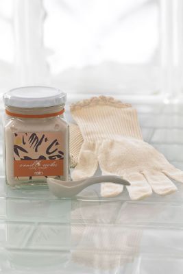 Vanilla Rooibos Body Cream & Gloves