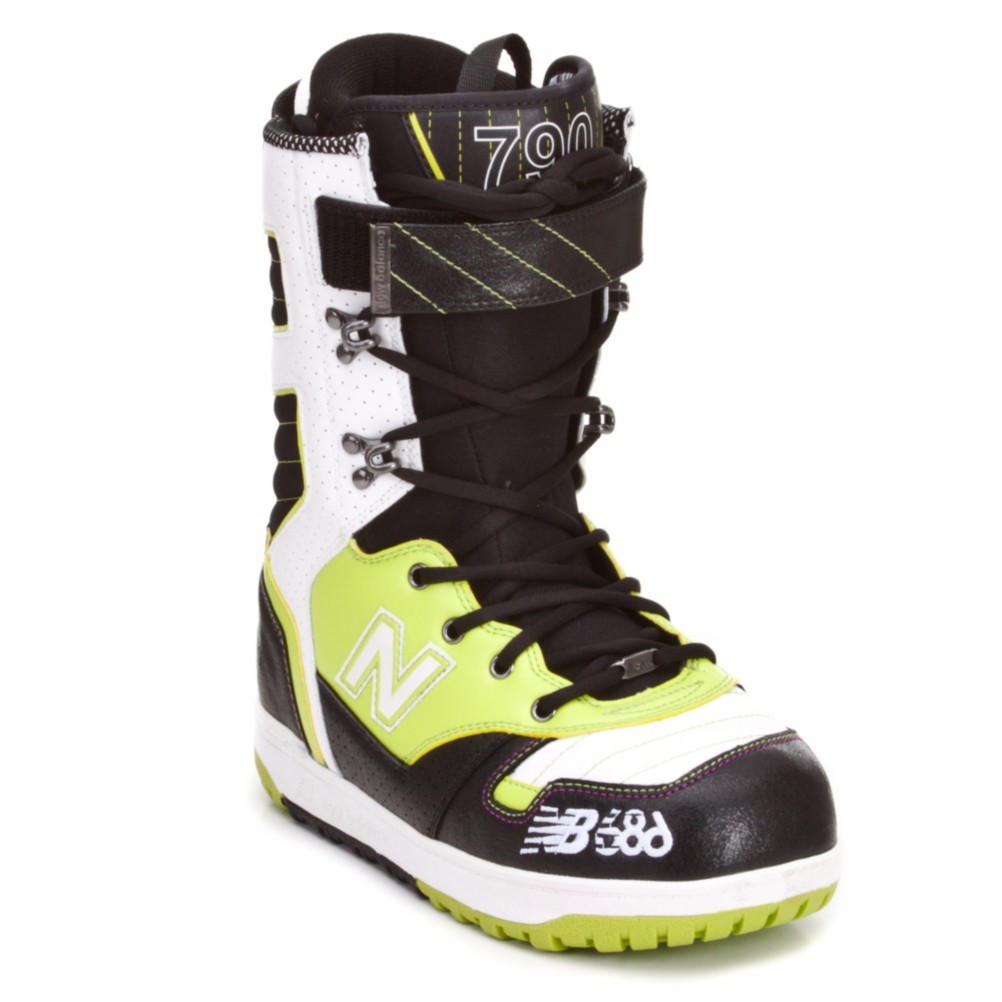 686 790 Snowboard Boots 2...