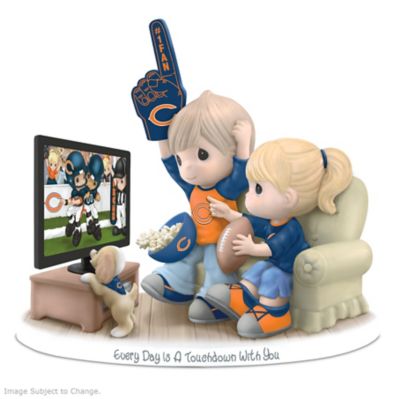 Figurine: Precious Moments Every Day Is A Touchdown With You Bears Figurine