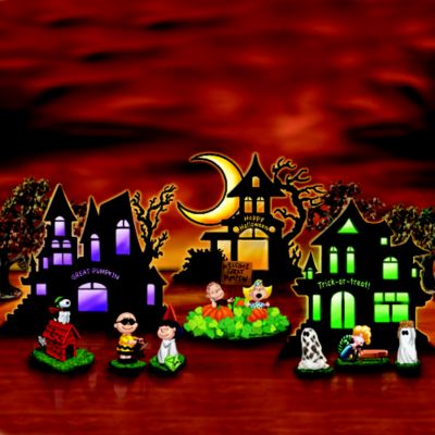 The Peanuts Trick Or Treat Village Collection