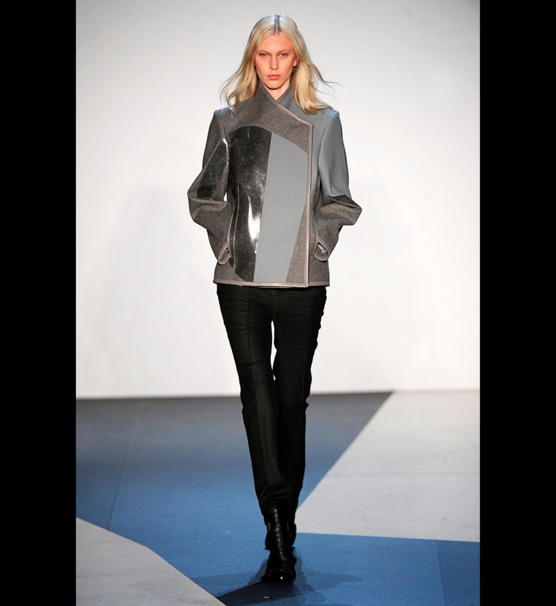 LOOK 02