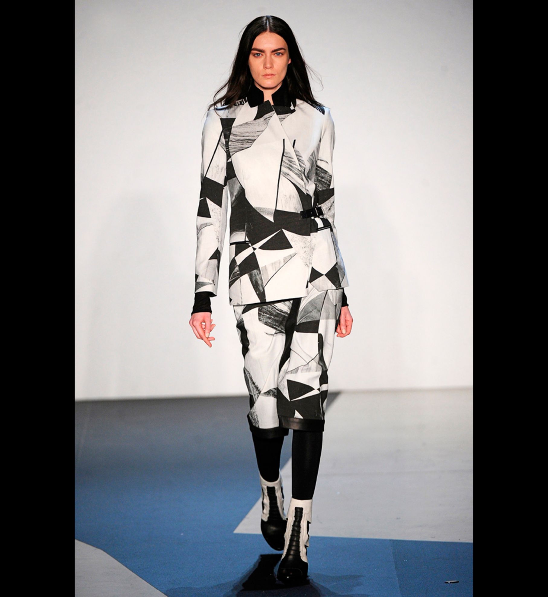LOOK 06