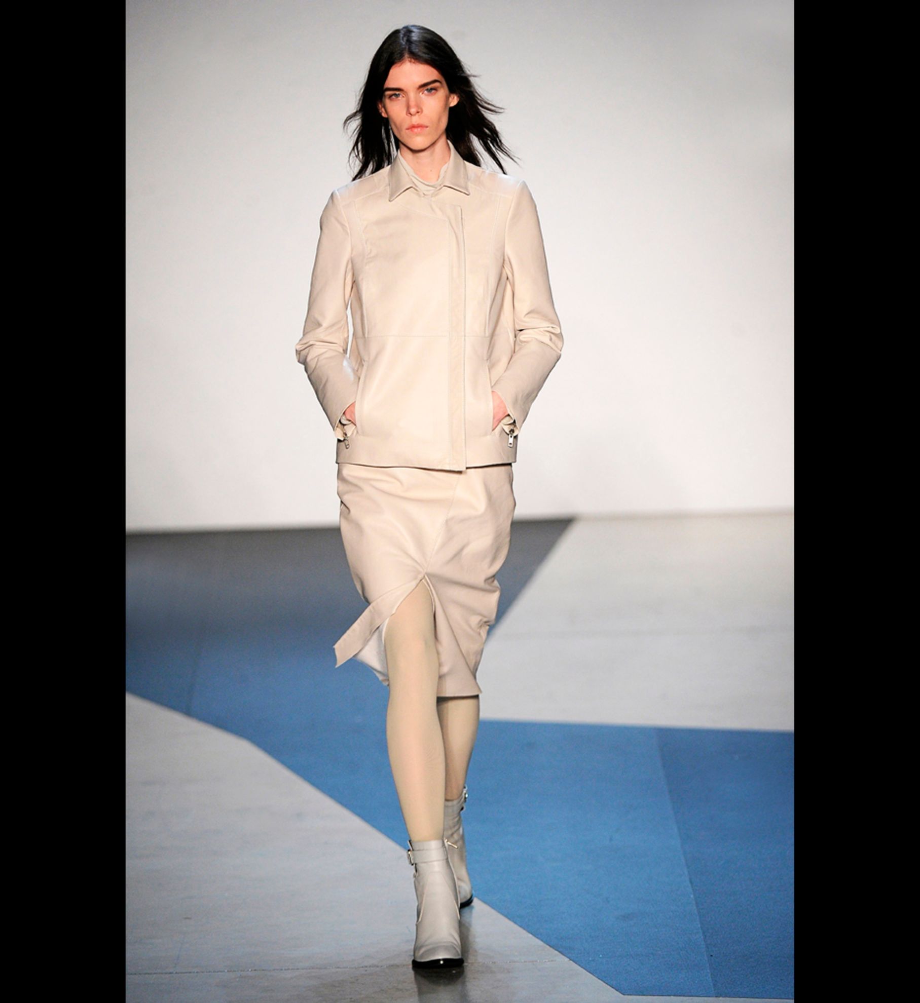 LOOK 32