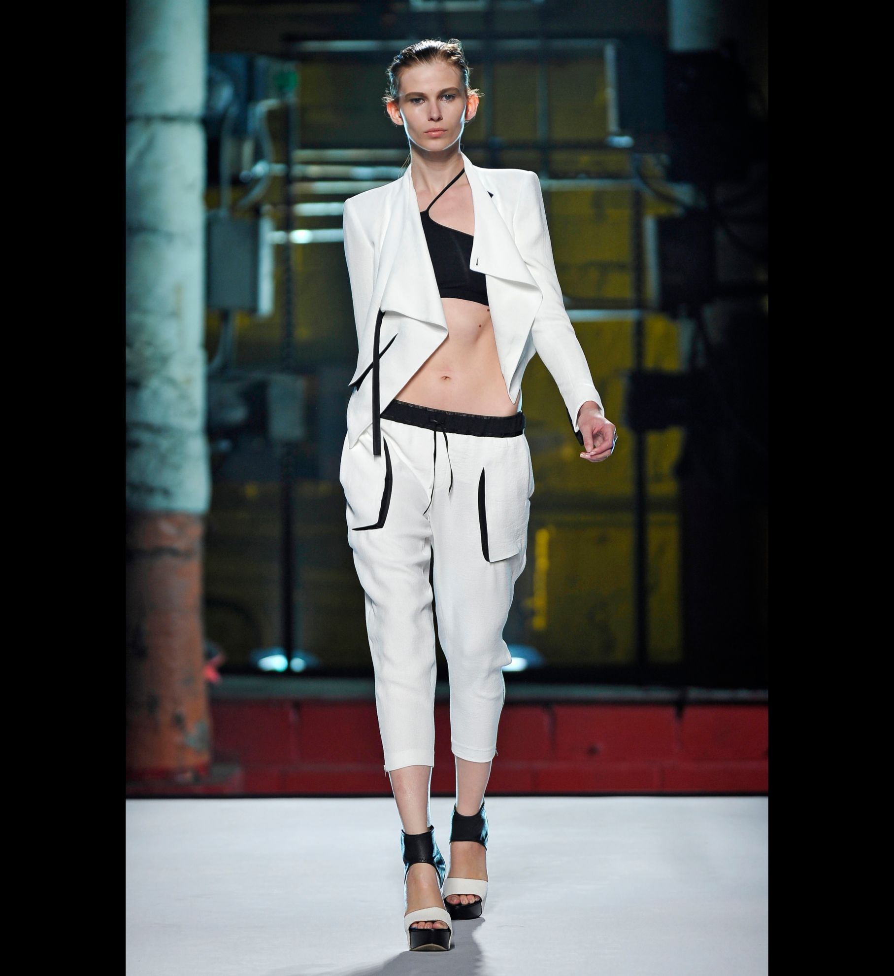 LOOK 01