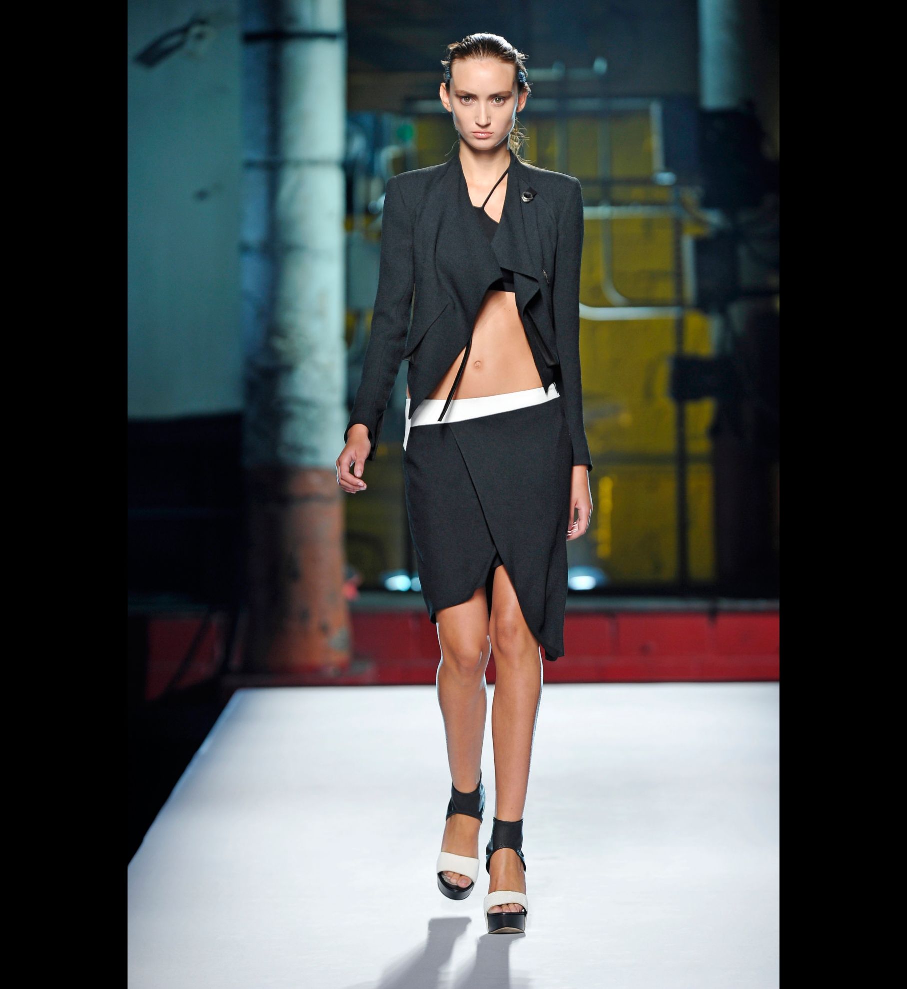 LOOK 02