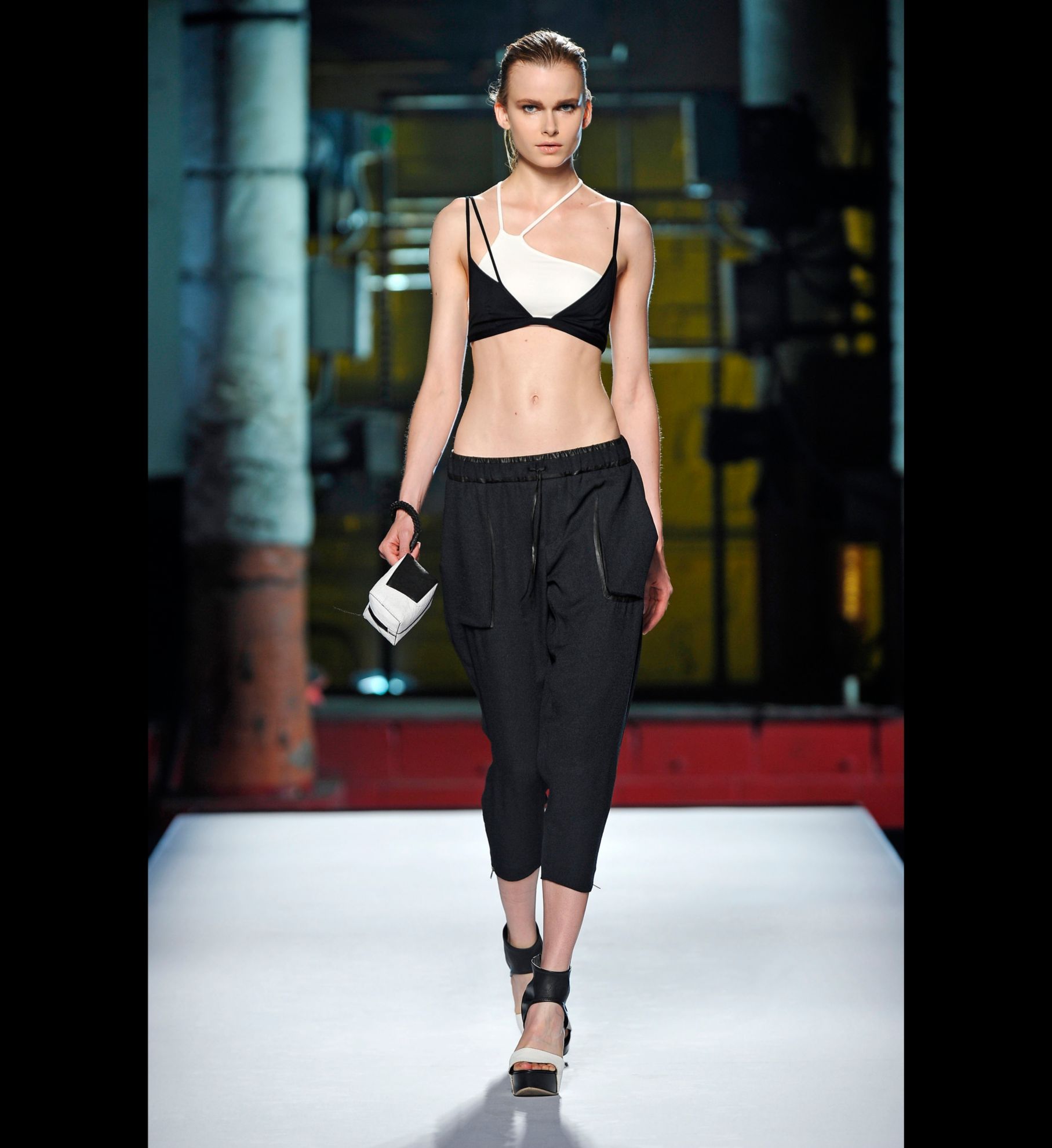 LOOK 03
