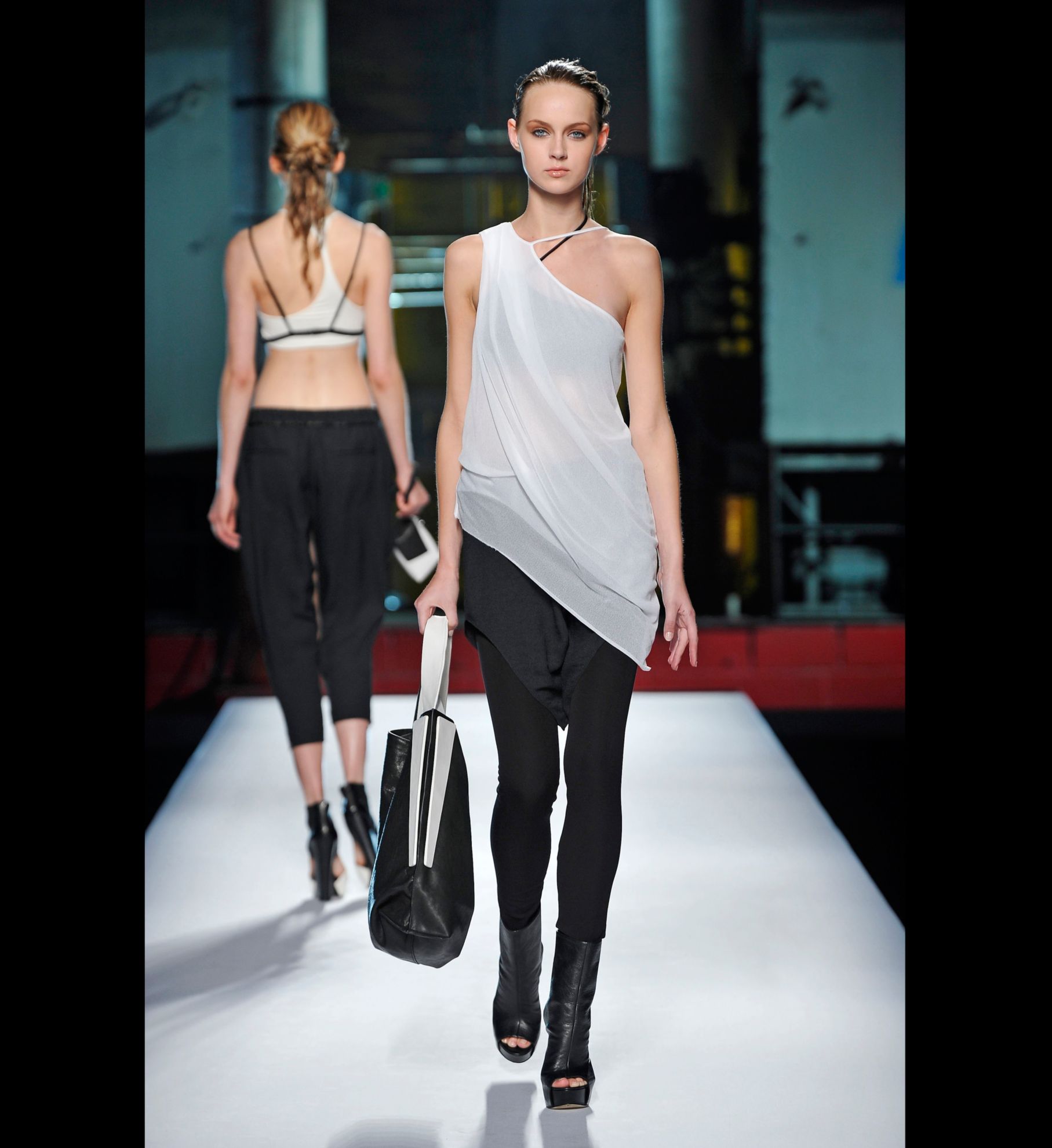 LOOK 06