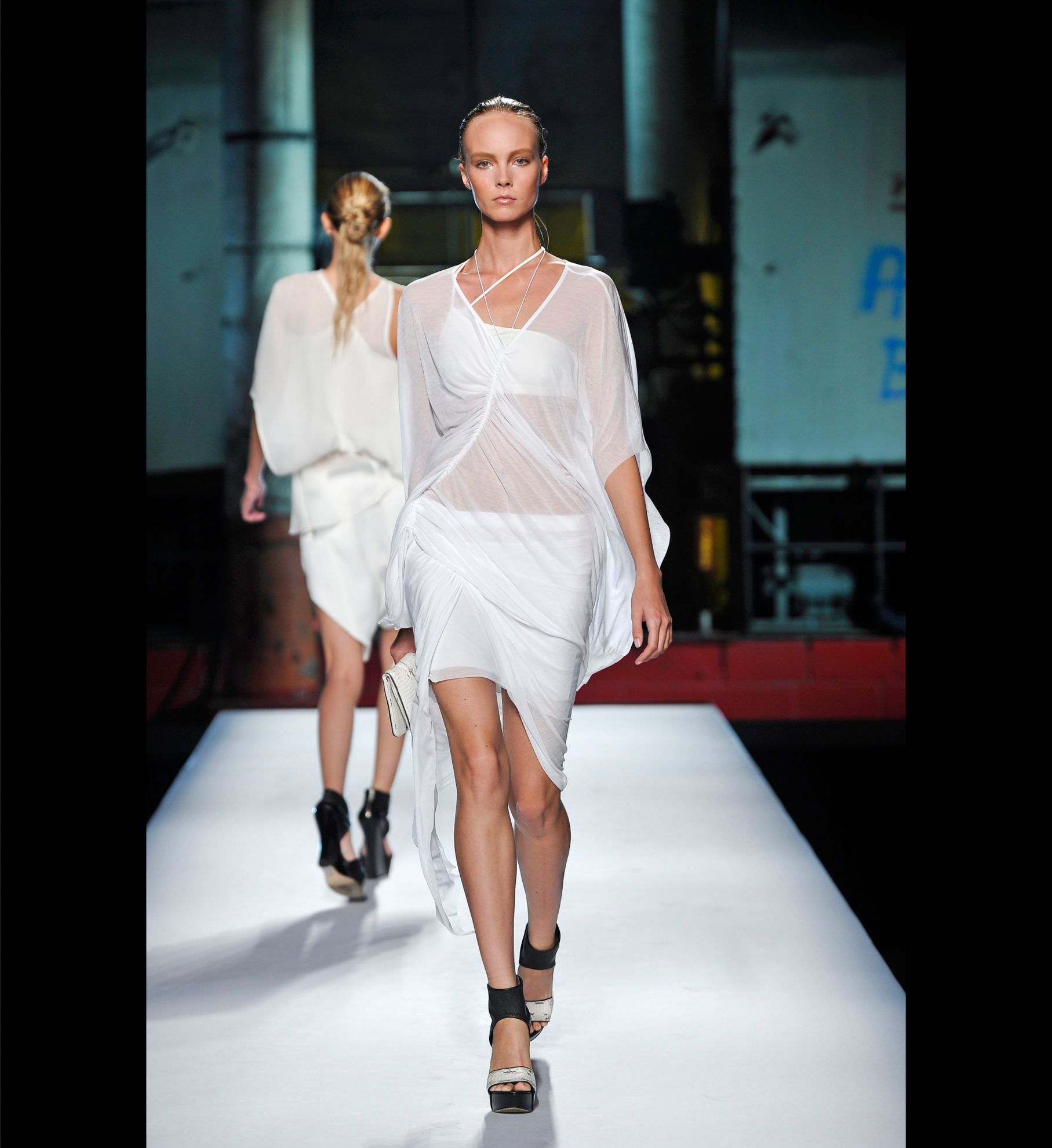 LOOK 12