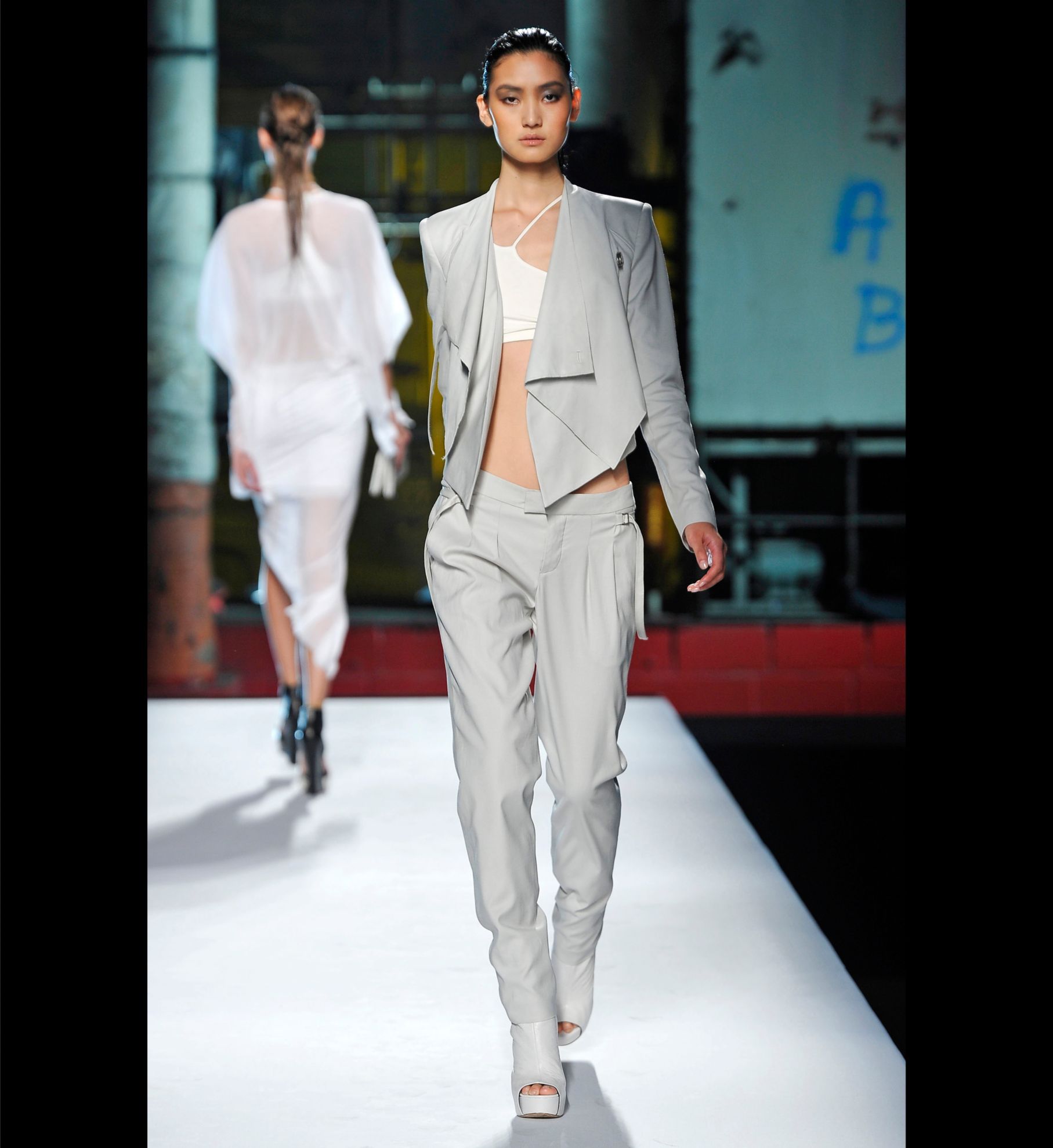 LOOK 16