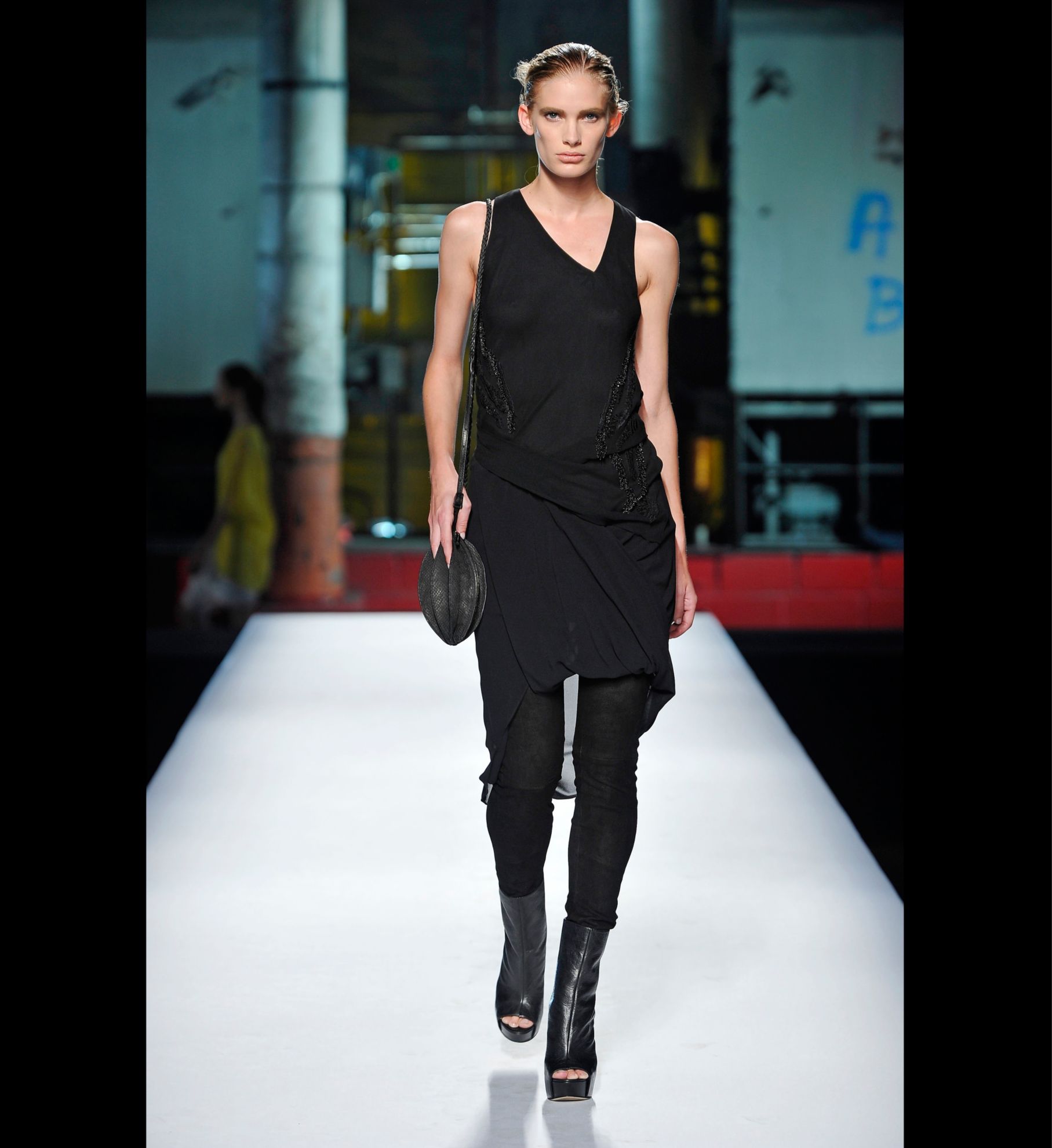 LOOK 32