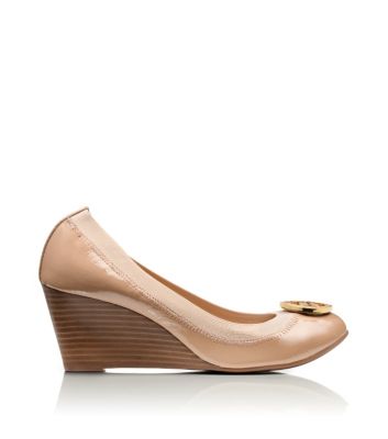 Caroline Wedge