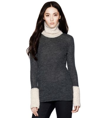 ANGELINA TURTLENECK