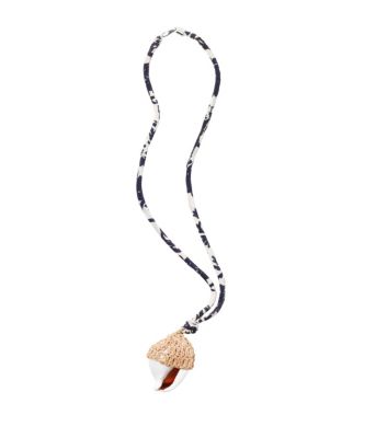RAFFIA SHELL PENDANT NECKLACE