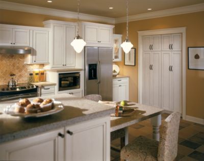 Raleigh Maple Amaretto Crème Glaze Kitchen Cabinets