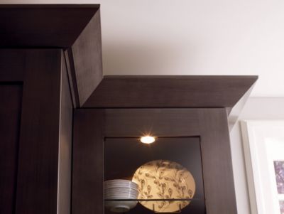Crown Moulding, Medium (in Maple Grotto)