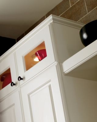 Soffit Crown (in Thermofoil Satin Lily)