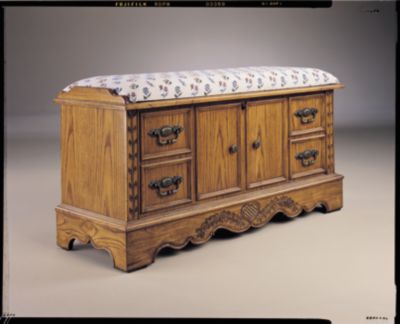 03468-15  : Anniversary I Cedar Chest