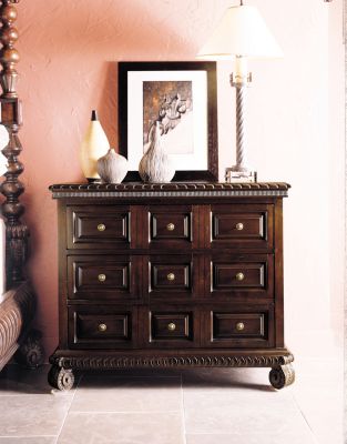 00795-08  : National Geographic - South America Bachelor Chest