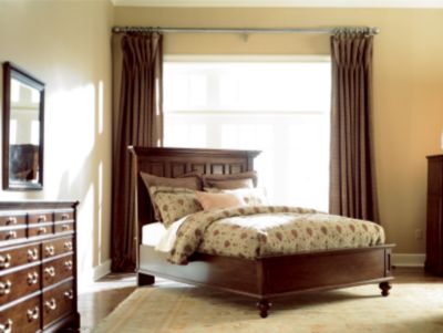 00851-53  : Eddie Bauer - Hunts Point Queen Mantel Bed