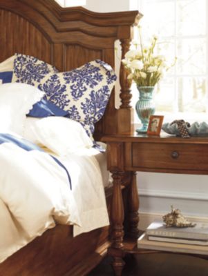 00897-14  : Country Living - Heritage Decorative Nightstand