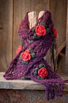 Women’s Alpaca Boucle Crocheted Scarf