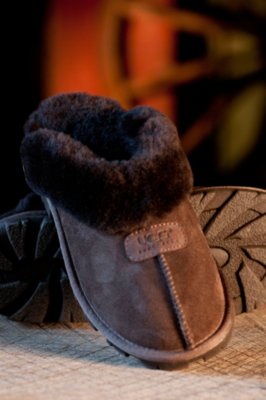 Women's Coquette UGG Slippers, CHOCOLATE, Size 8 B(M) US