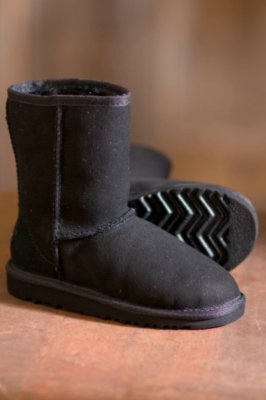 Kids' Classic Short UGG Boots, BLACK, Size 1 M US Little Kid