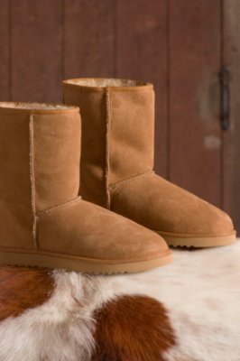 Men's Classic Short UGG Boots, CHESTNUT, Size 10 D(M) US