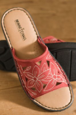 Women's Bayfield Slide Minnetonka Sandals