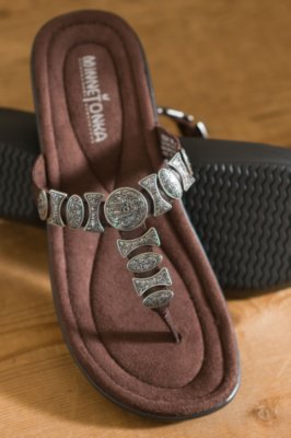 Women's Keys Thong Minnetonka Sandals