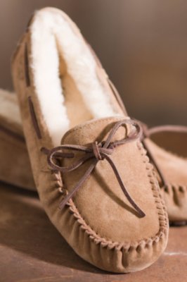 Women's Dakota UGG Moccasin Slippers, CHESTNUT, Size 7 B(M) US