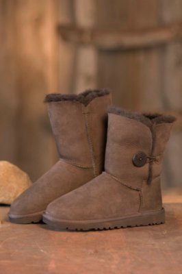 Women's Bailey Button UGG Boots, CHOCOLATE, Size 6 B(M) US