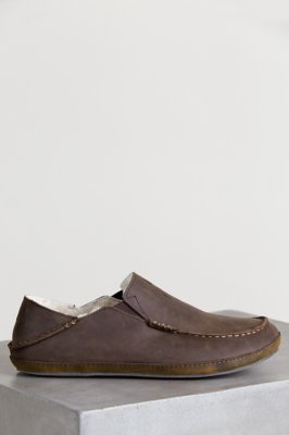 Men's OluKai Moloa Sheepskin Slippers, DARK WOOD/DARK WOOD