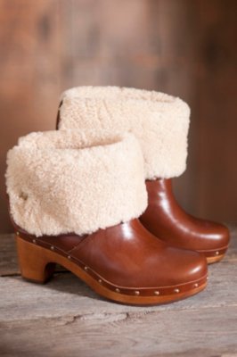 Women’s Lynnea UGG Leather Boots 