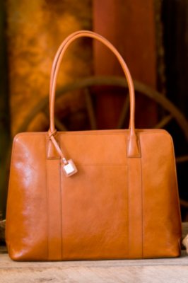 Women's Hobo Rendita Leather Tote