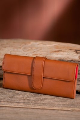 Women’s Hobo Clio Leather Clutch