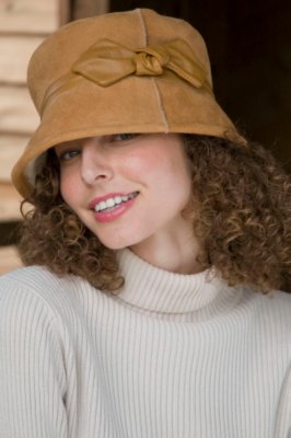Women's Sheepskin Bow Hat