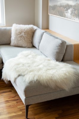 Single-Pelt Icelandic Sheepskin Rug