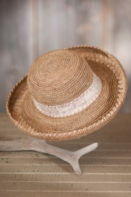 Women's Hand-Crocheted Organic Raffia Hat 