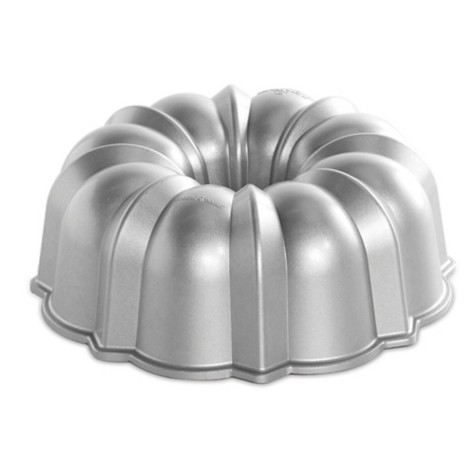 Nordic Ware® 52802 Aluminum 12 Cavity Bundt Cupcake Pan