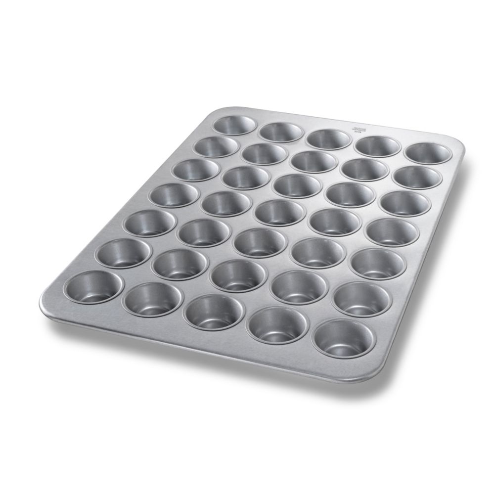 Chicago Metallic Glazed Aluminized Steel 35-Cupcake / Muffin Pan
