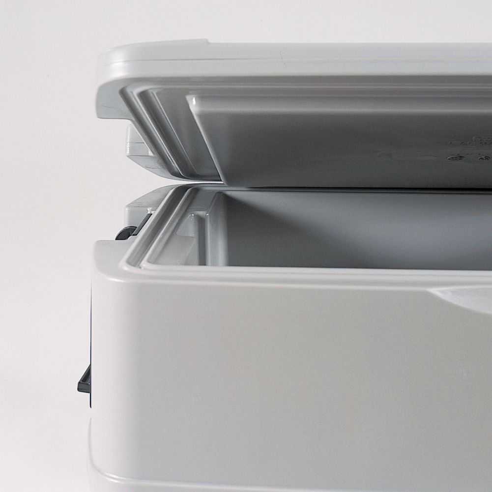 Rubbermaid CaterMax&trade; 50 Platinum Insulated 4-Food Pan Carrier