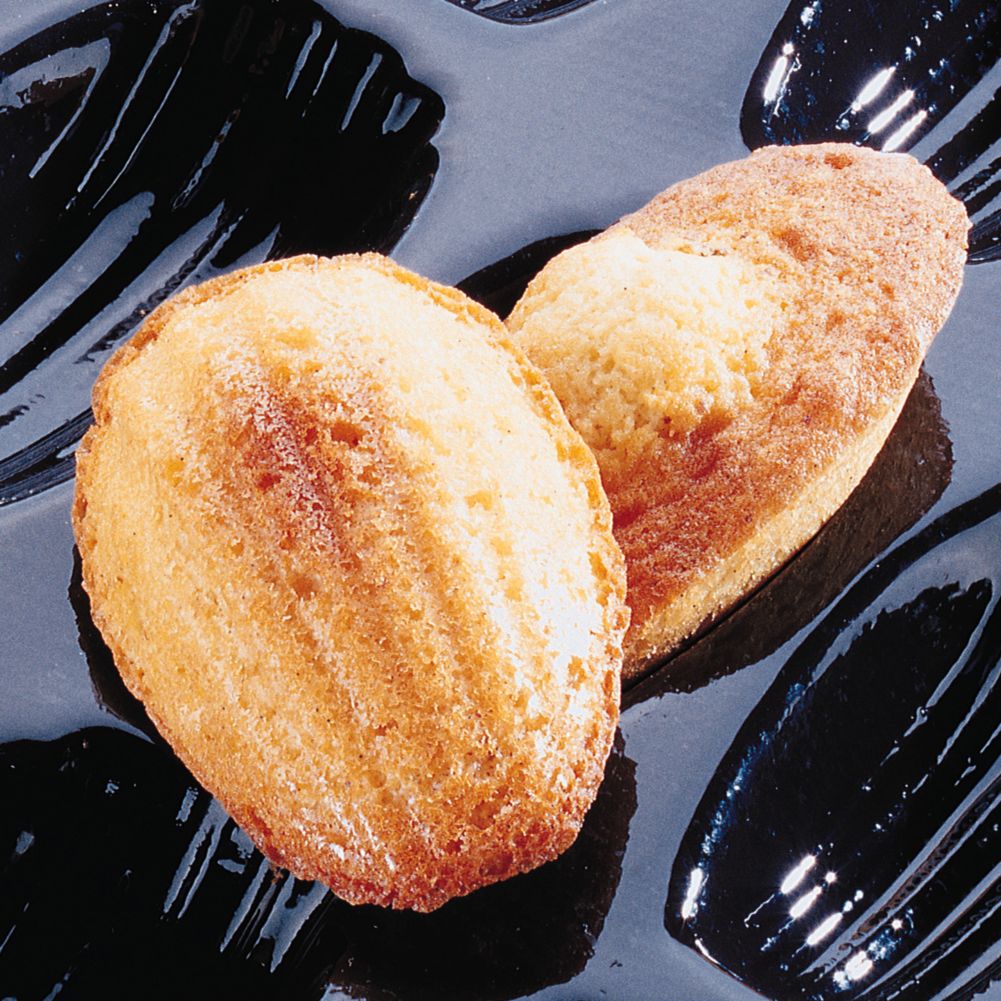 Demarle&reg; Flexipan&reg; 1.5 oz Madeleine Tray with 40 Molds
