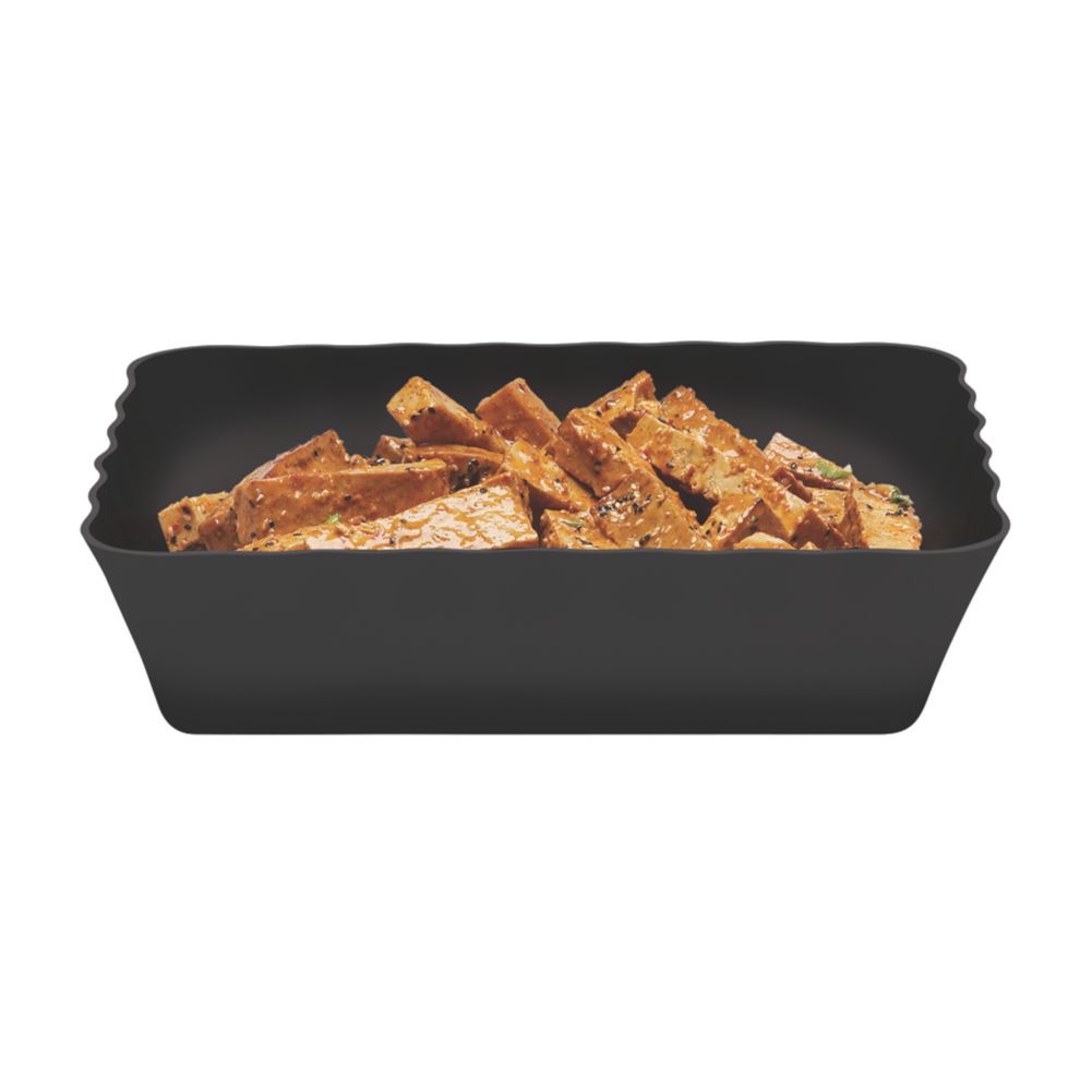 Cambro&reg; ShowFest&reg; Black 4.5 Qt. Scalloped Edges Display Bowl