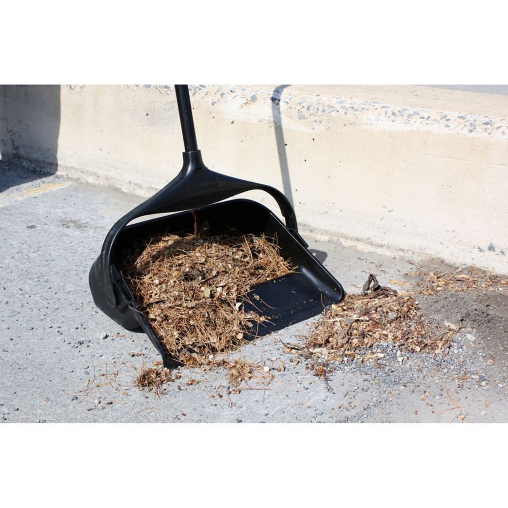 Rubbermaid Lobby Pro&reg; Black Upright Dustpan