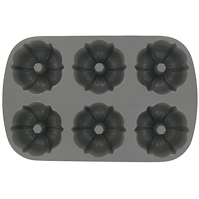 Focus Foodservice Cast Aluminum 6-Cup Fluted Muffin Pan