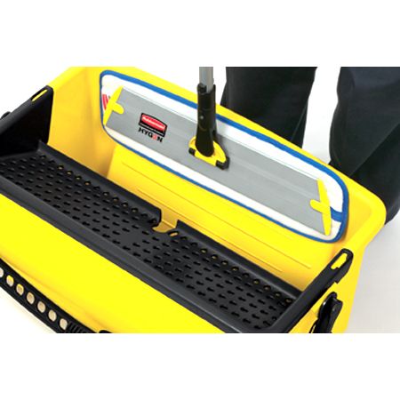 Rubbermaid HYGEN&trade; Yellow Quick-Connect 18" Wet / Dry Frame