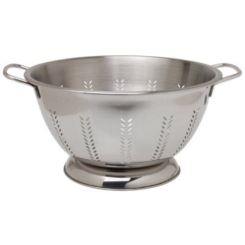 Focus 9-3/4 x 5-1/2 in. 4 Qt. Footed Base S/S Colander