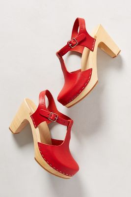 t strap clogs